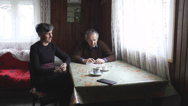 РОДИТЕЉИ ЖЕНЕ КОЈА СЕ УБИЛА ЗБОГ ЗЛОСТАВЉАЊА: Због ћерке му се увек враћала